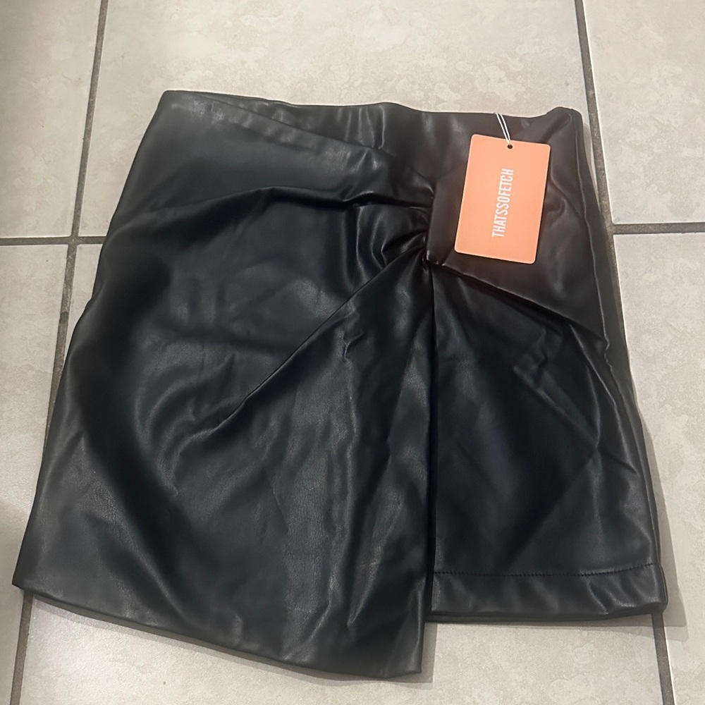 NWT Thatssofetch Murk leather mini skirt with asymmetrical hem Sz 8 - Picture 2 of 3